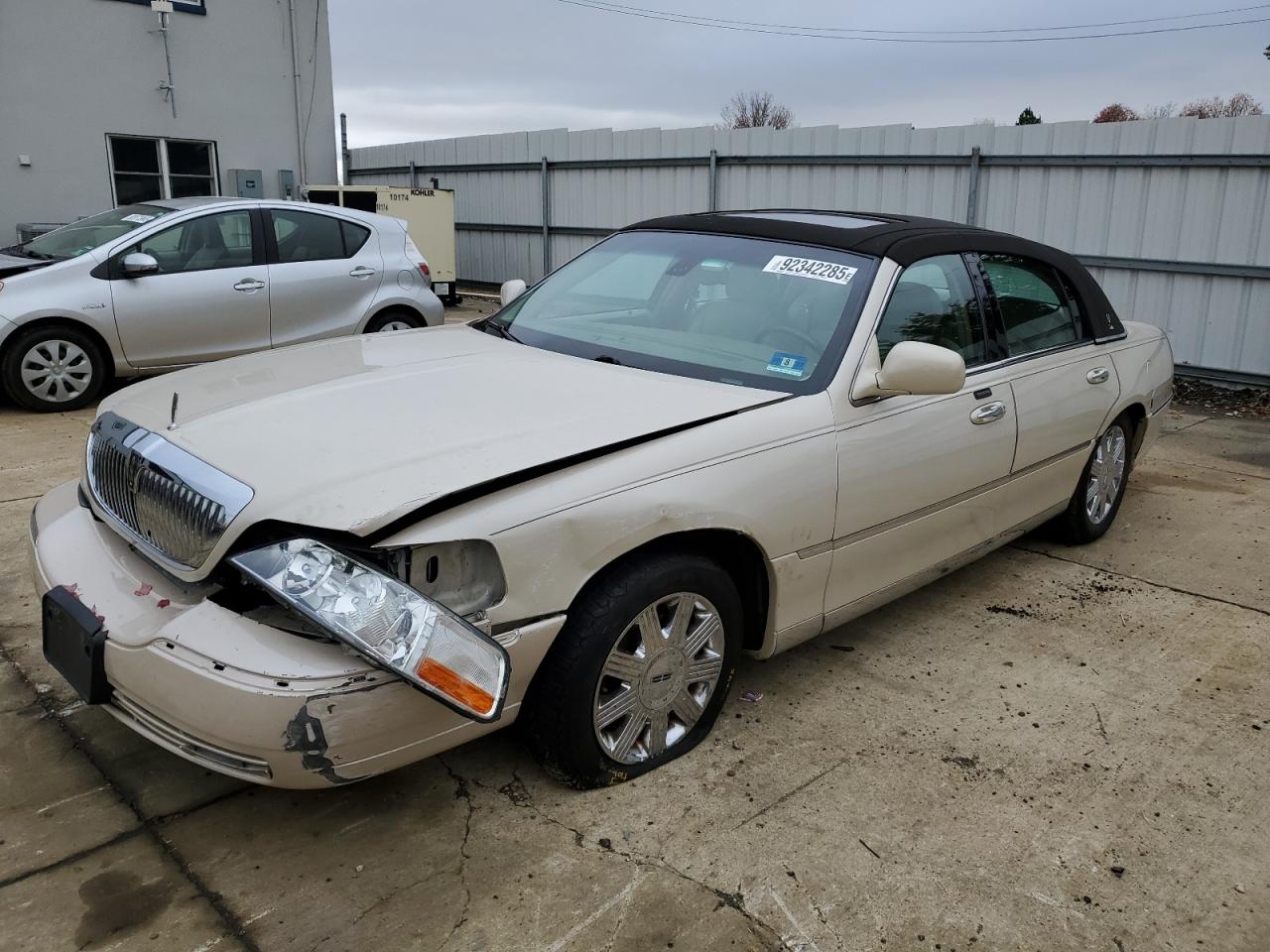 Lincoln Town Car 2003 — 2