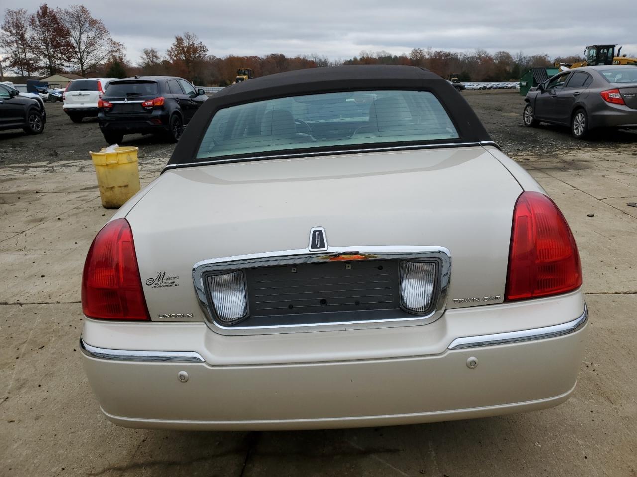 Lincoln Town Car 2003 — 7