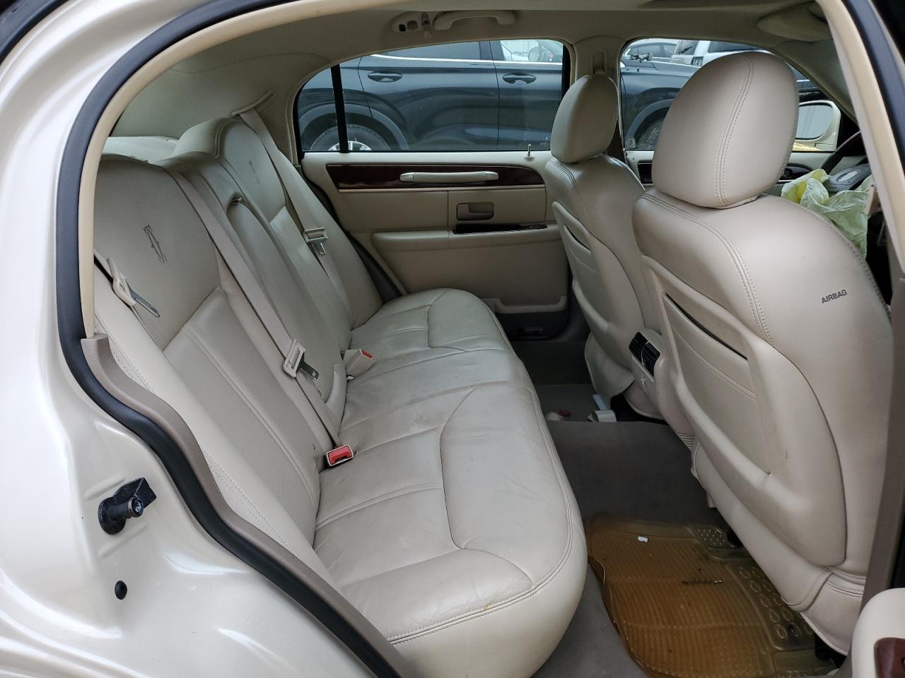 Lincoln Town Car 2003 — 11