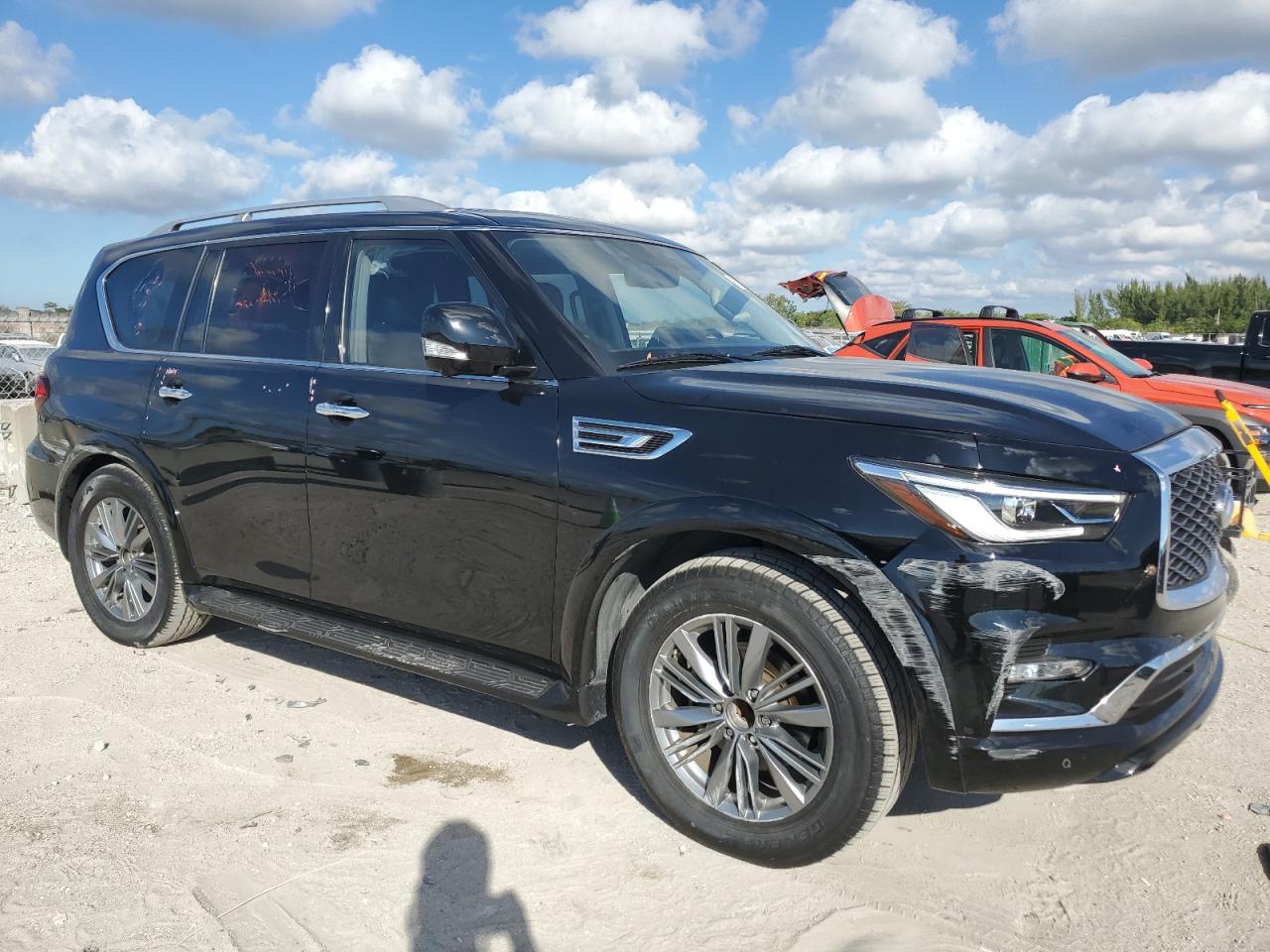 2022 INFINITI QX80 LUXE