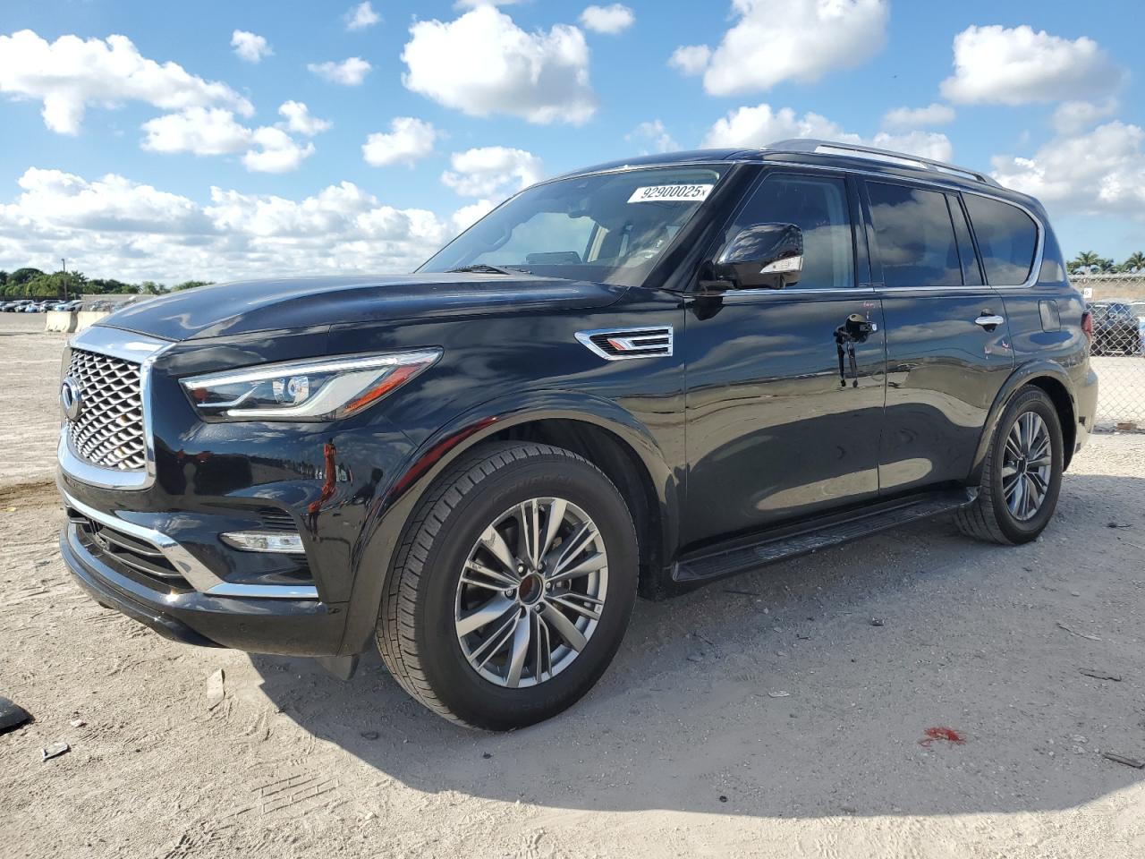 2022 INFINITI QX80 LUXE