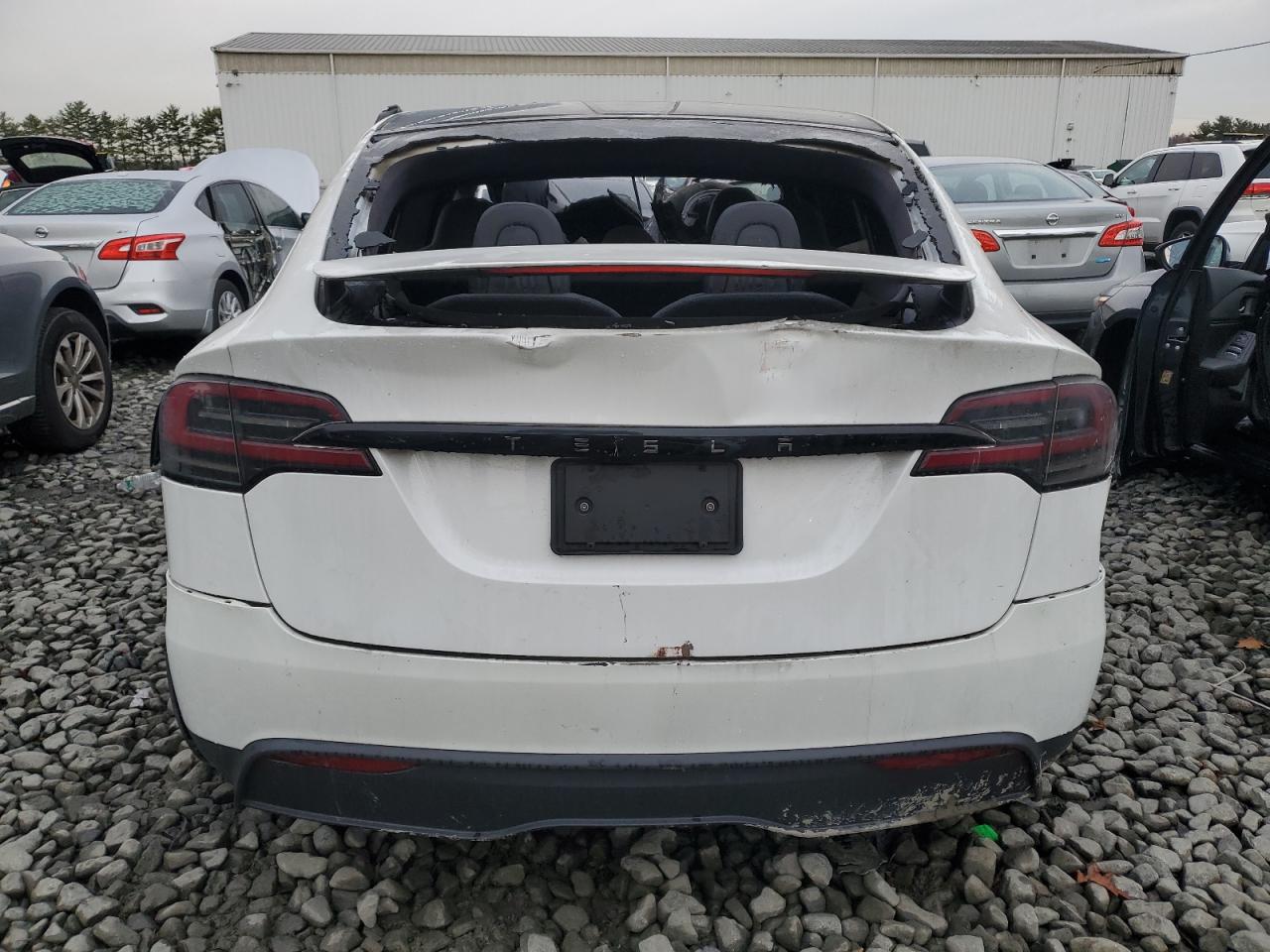 Tesla Model X 2023 — 7