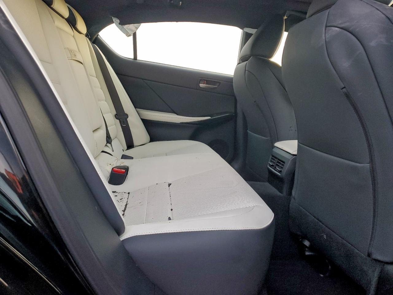 Lexus IS 2024 — 11