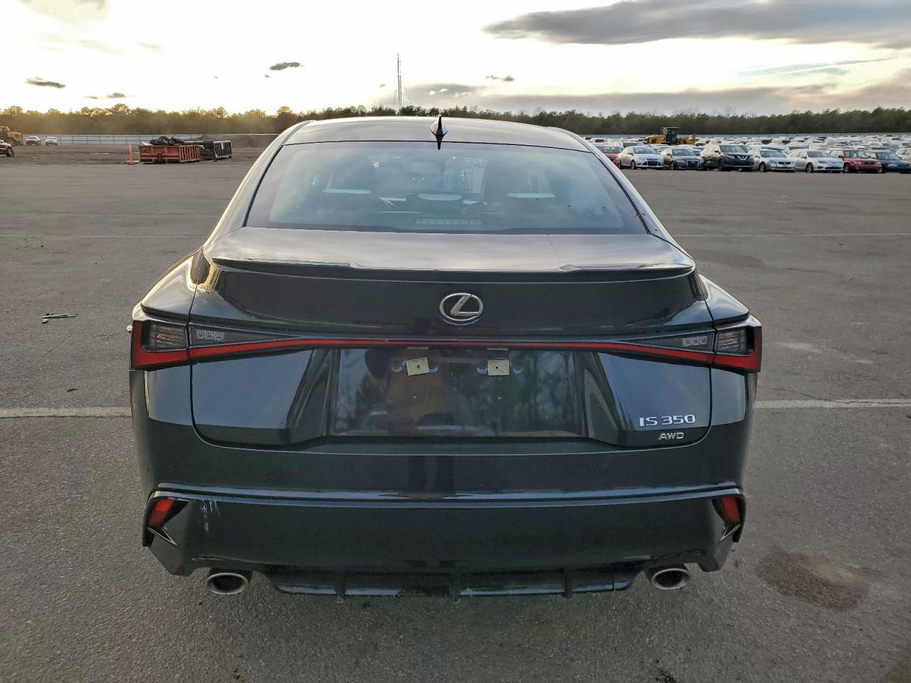 Lexus IS 2024 — 7
