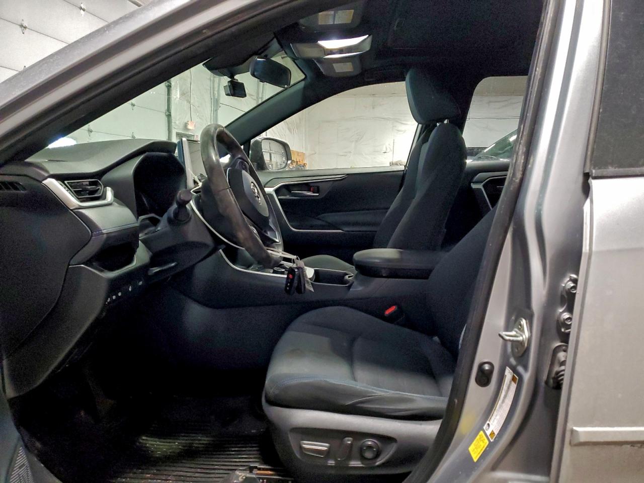 Toyota RAV4 2023 — 8