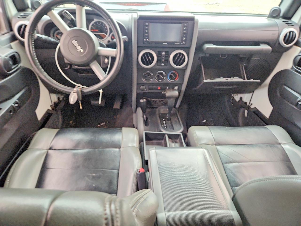 Jeep Wrangler Unlimited 2010 — 9