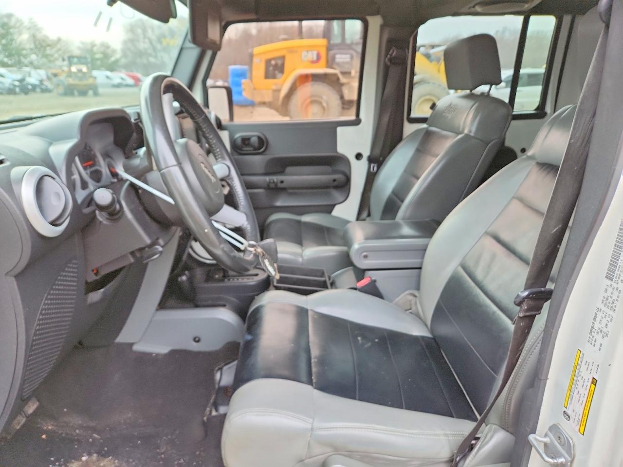 Jeep Wrangler Unlimited 2010 — 8