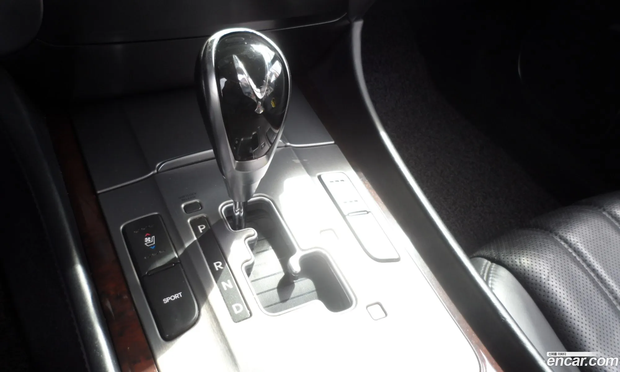 Hyundai Equus 2011 — 16