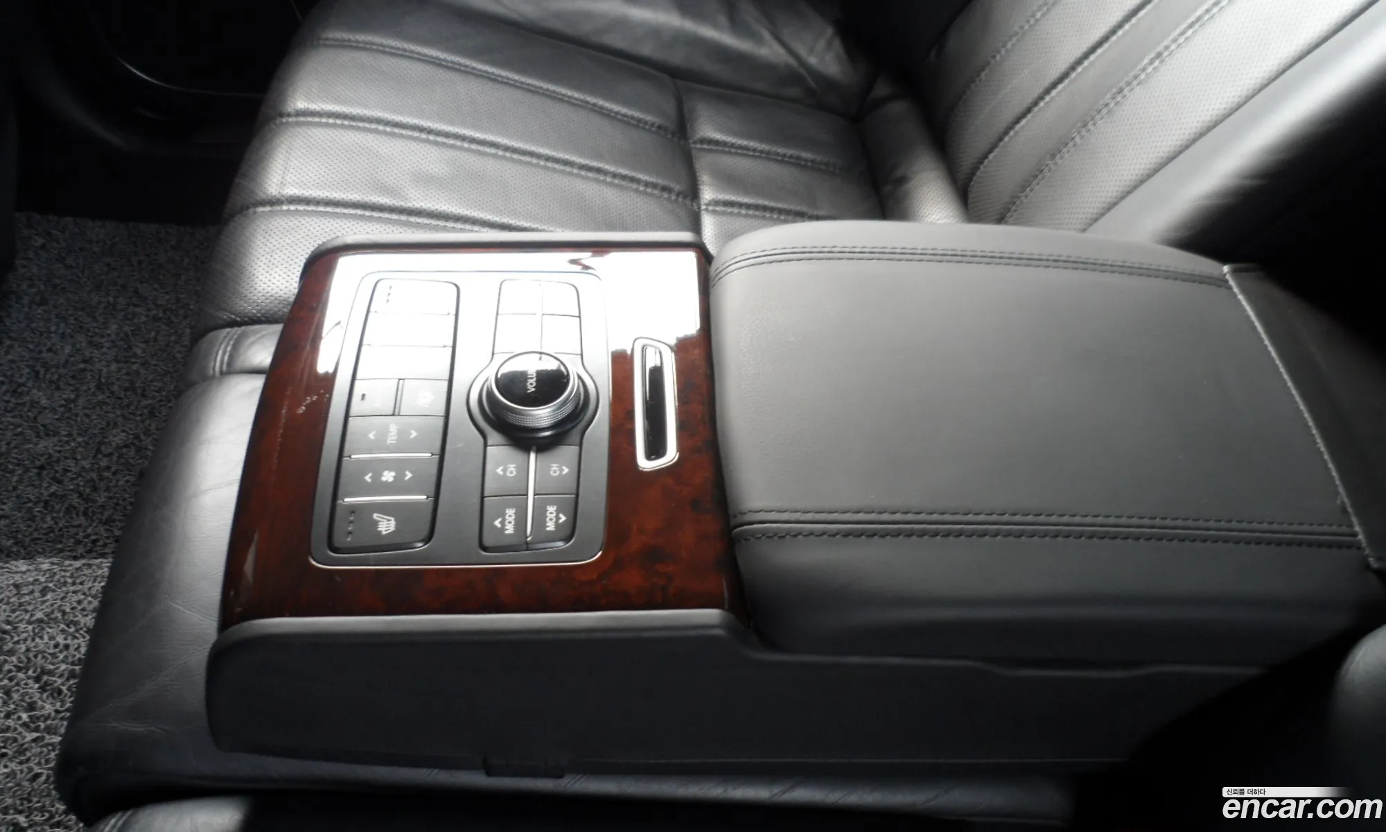 Hyundai Equus 2011 — 13