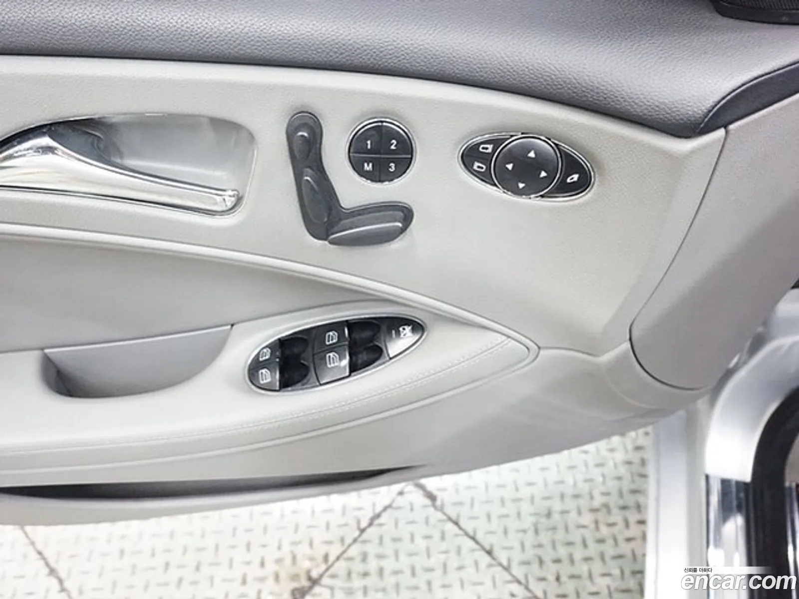 Mercedes-Benz CLS-Class W219 2008 — 17