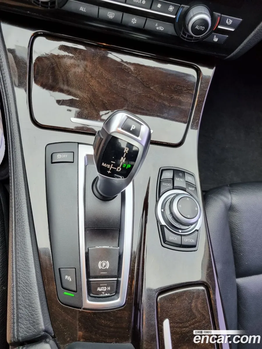 BMW 5 Series 2011 — 12