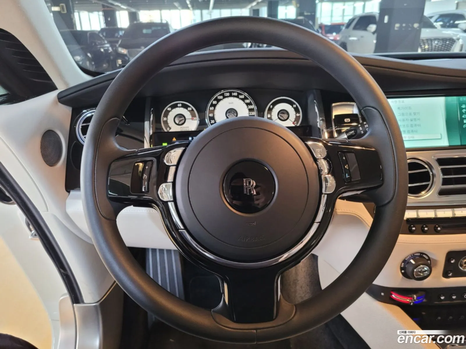 Rolls-Royce Wraith 2015 — 19