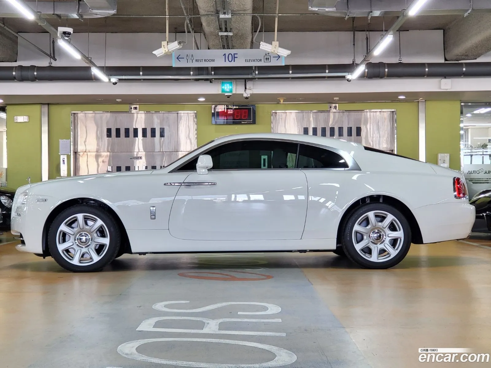 Rolls-Royce Wraith 2015 — 17