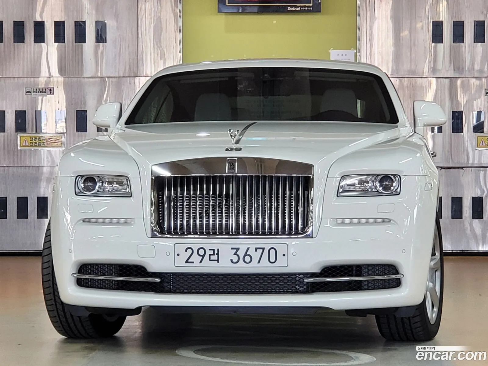 Rolls-Royce Wraith 2015 — 11