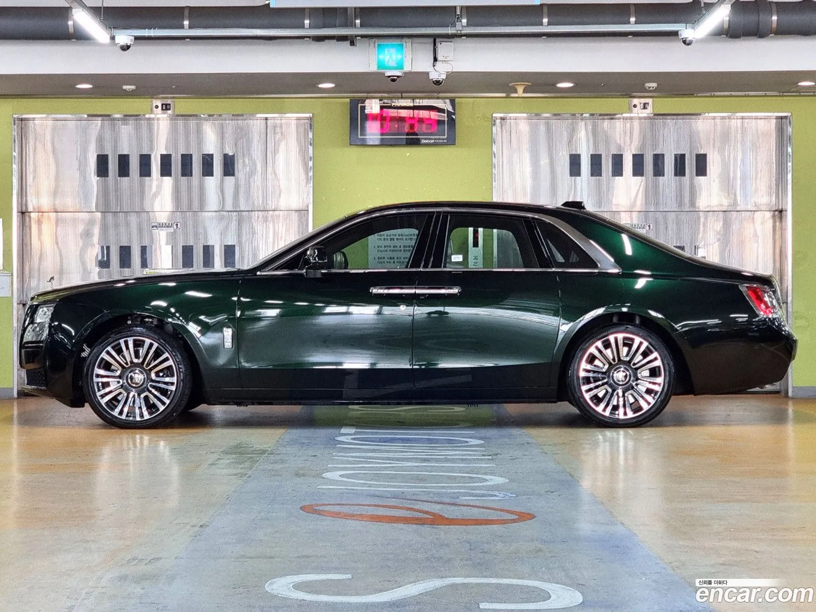 Rolls-Royce Ghost 2021 — 11