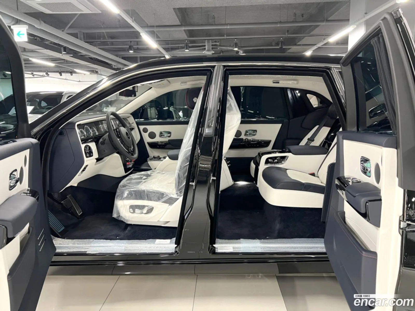 Rolls-Royce Phantom 2023 — 14