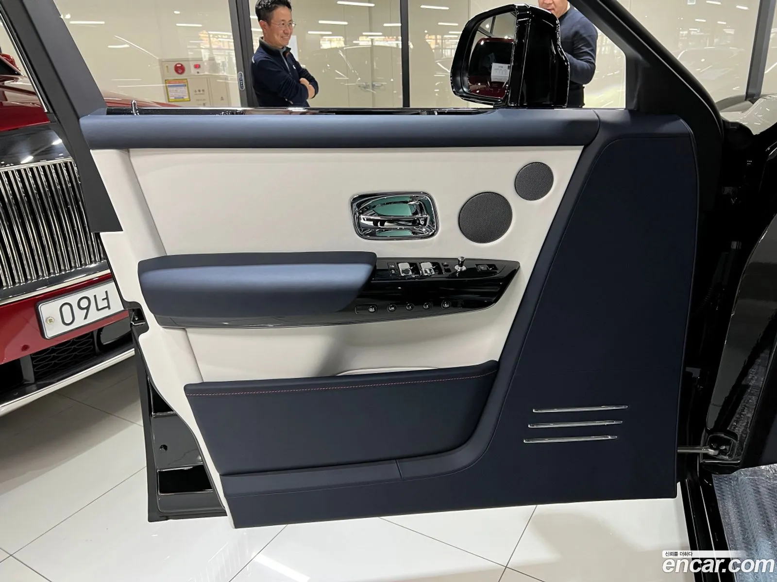 Rolls-Royce Phantom 2023 — 17