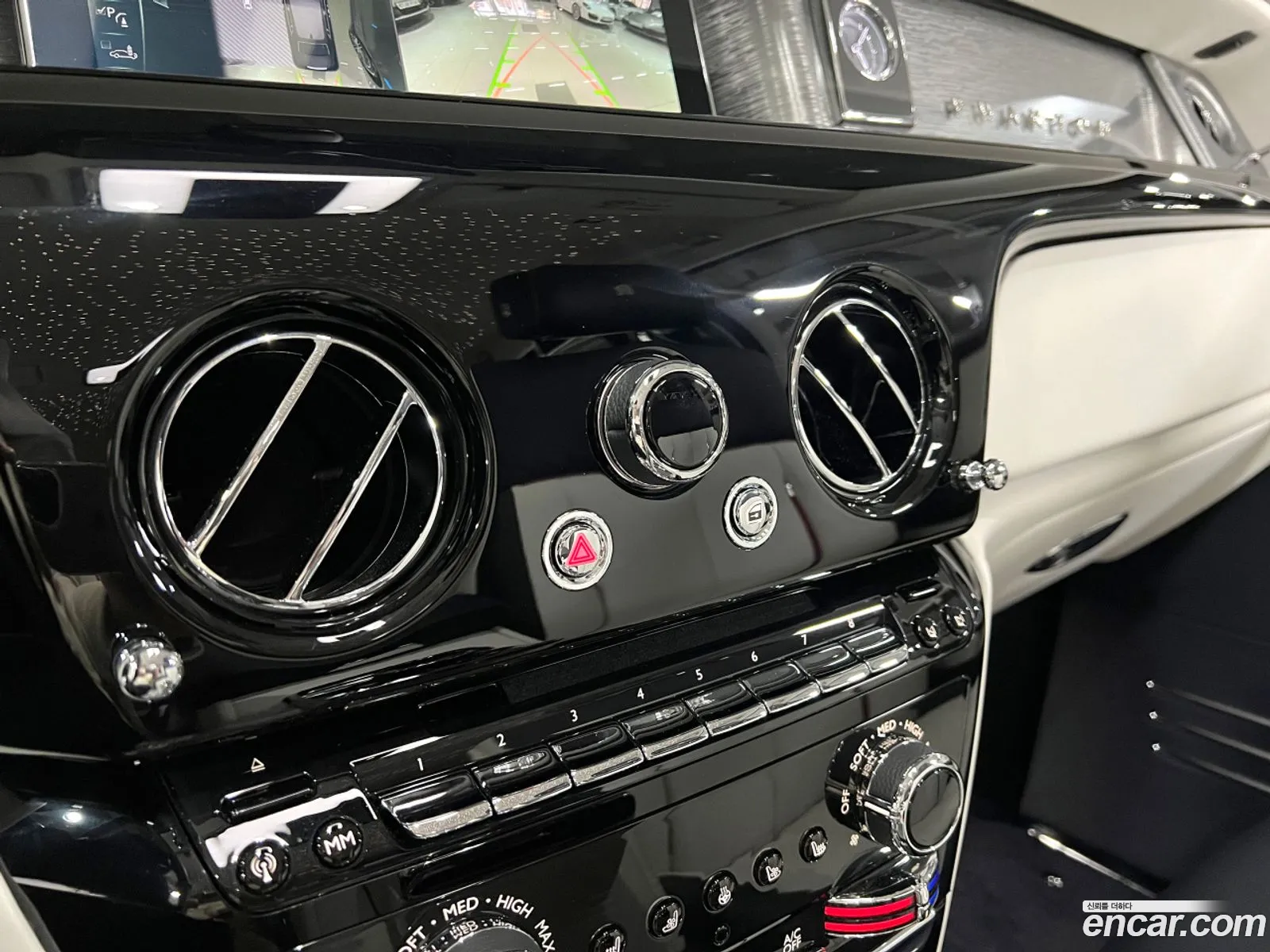 Rolls-Royce Phantom 2023 — 16