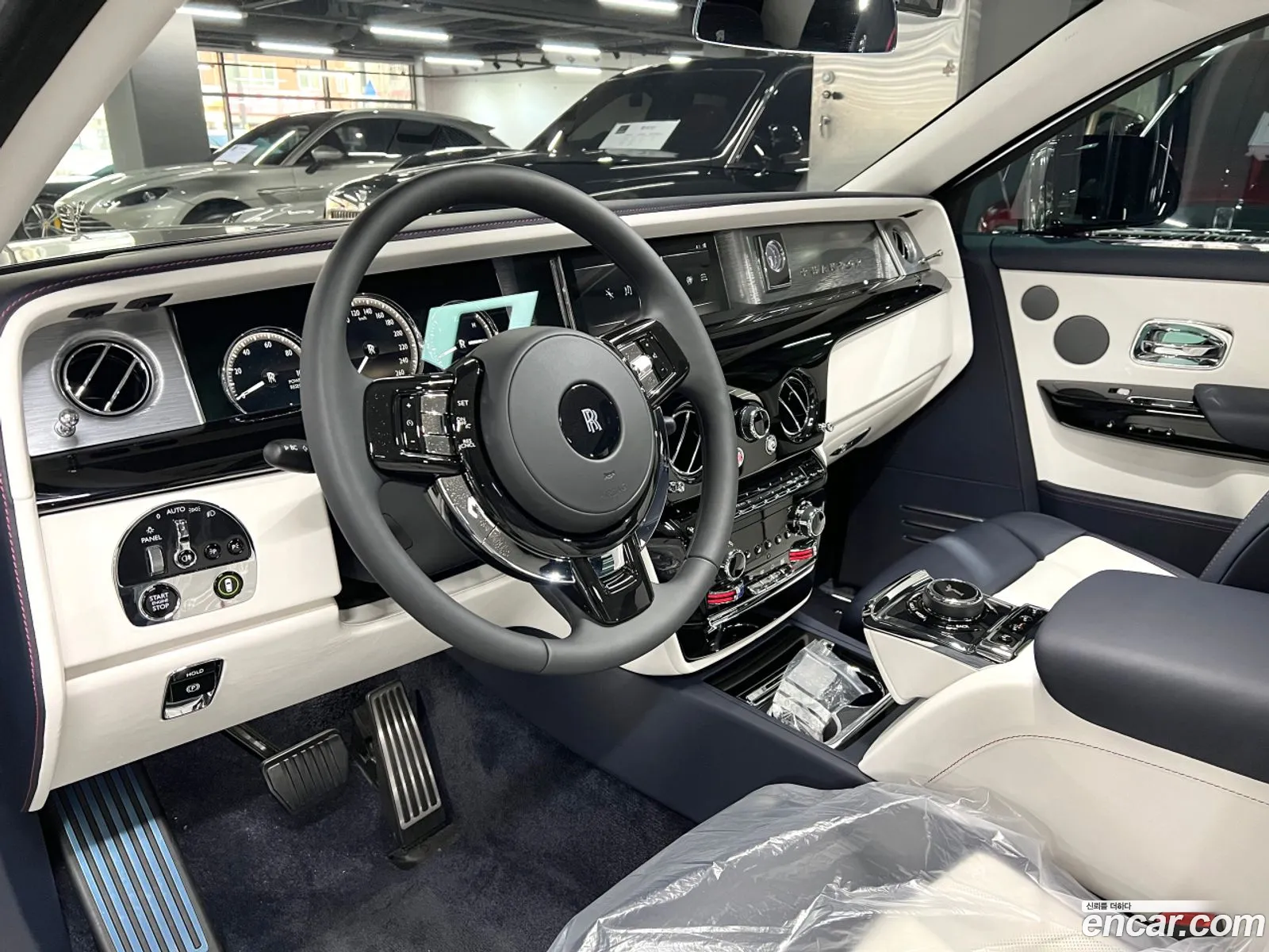 Rolls-Royce Phantom 2023 — 19