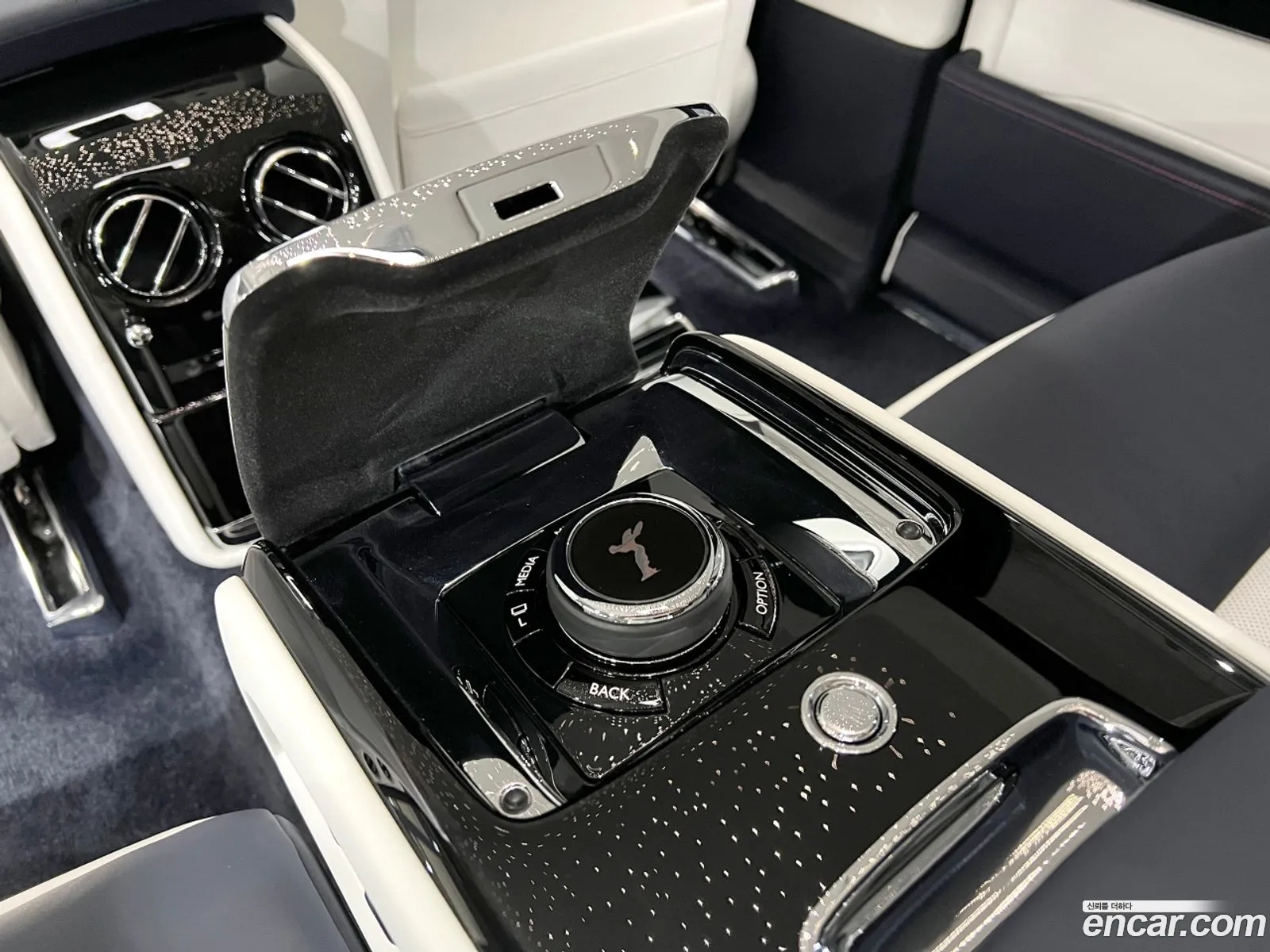 Rolls-Royce Phantom 2023 — 7
