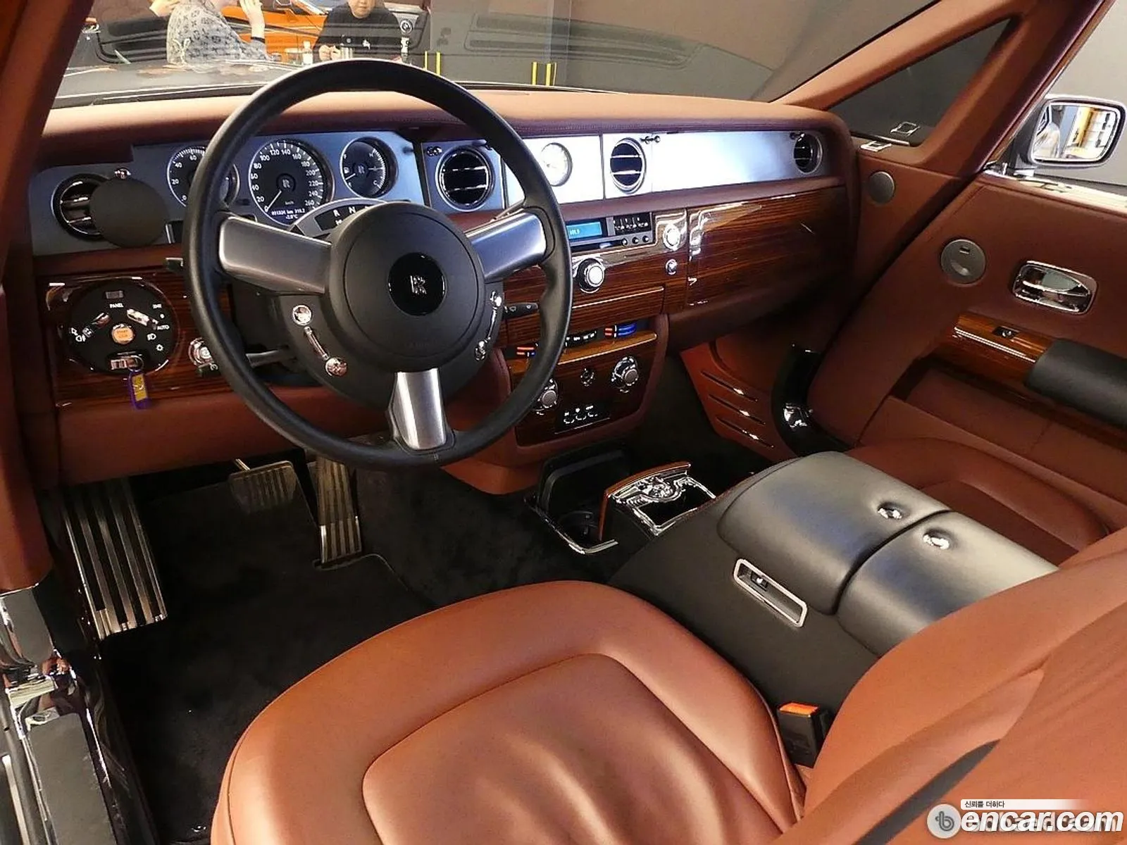 Rolls-Royce Phantom 2009 — 16
