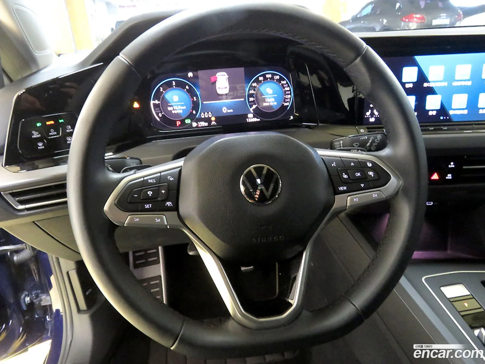 Volkswagen Golf 8th Gen 2022 — 17