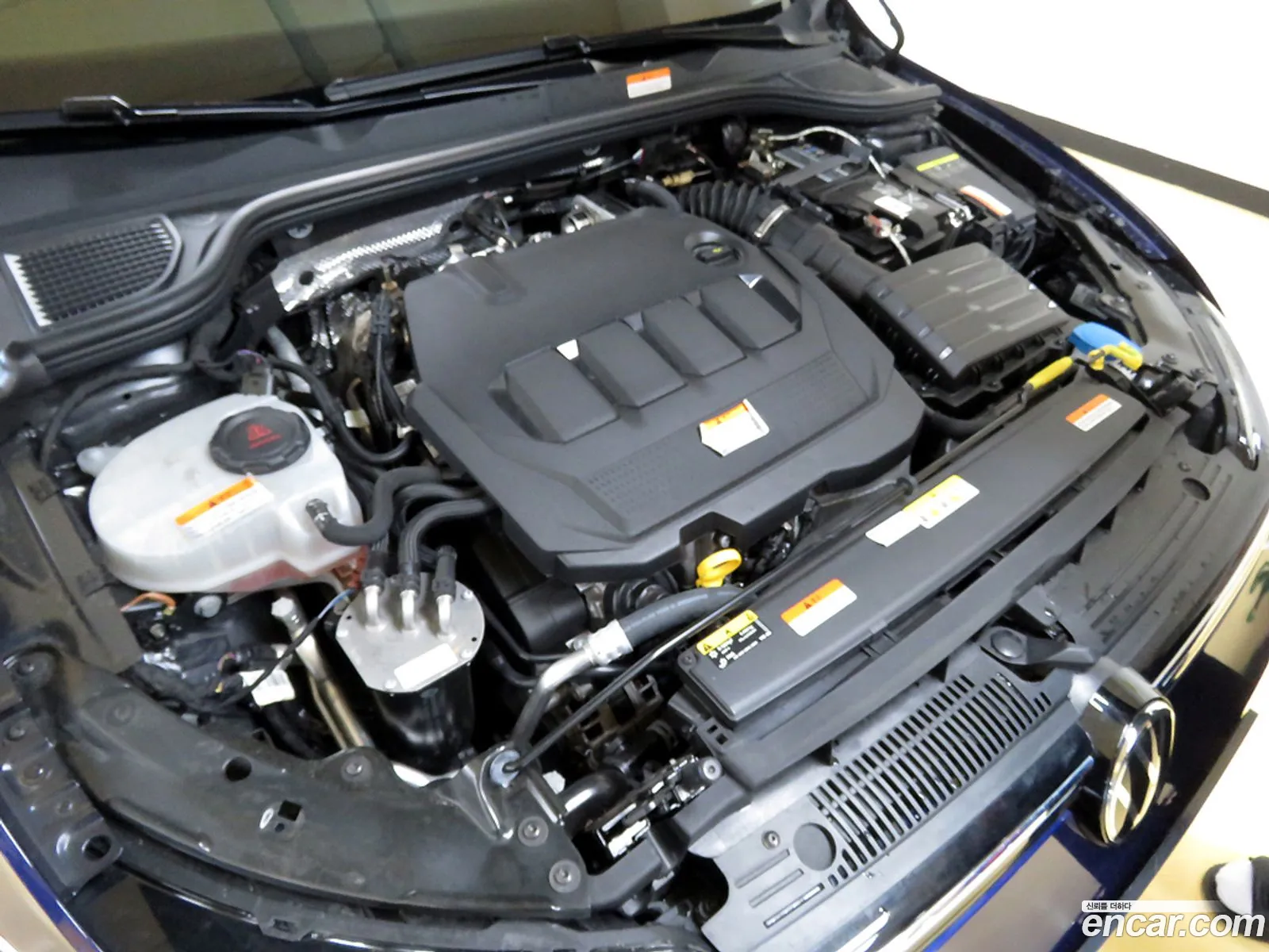 Volkswagen Golf 8th Gen 2022 — 9
