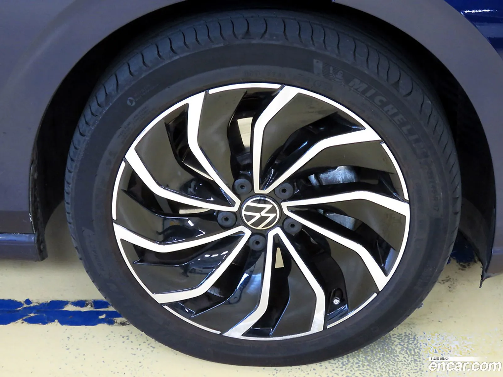 Volkswagen Golf 8th Gen 2022 — 4