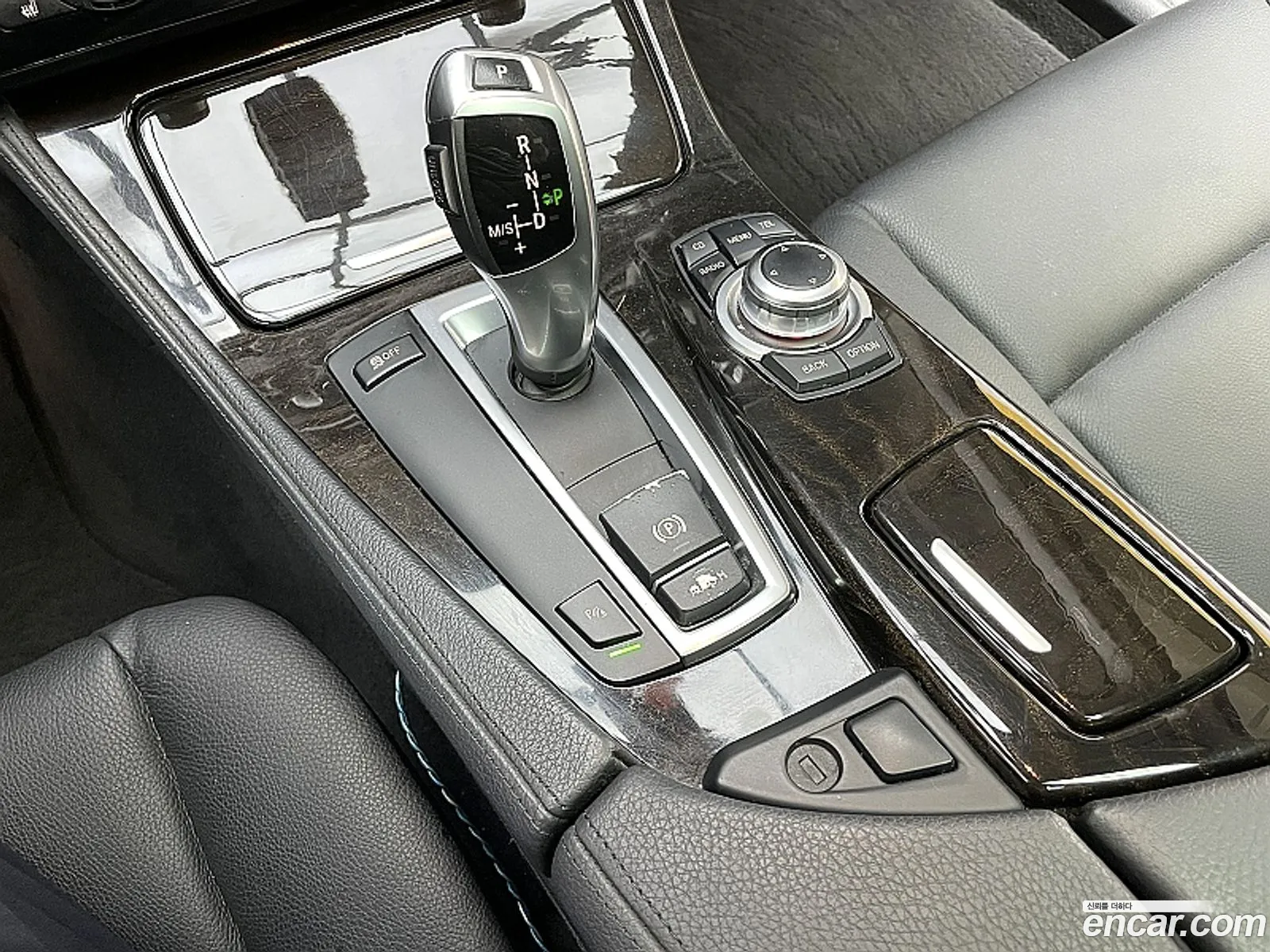 BMW 5 Series 2010 — 12