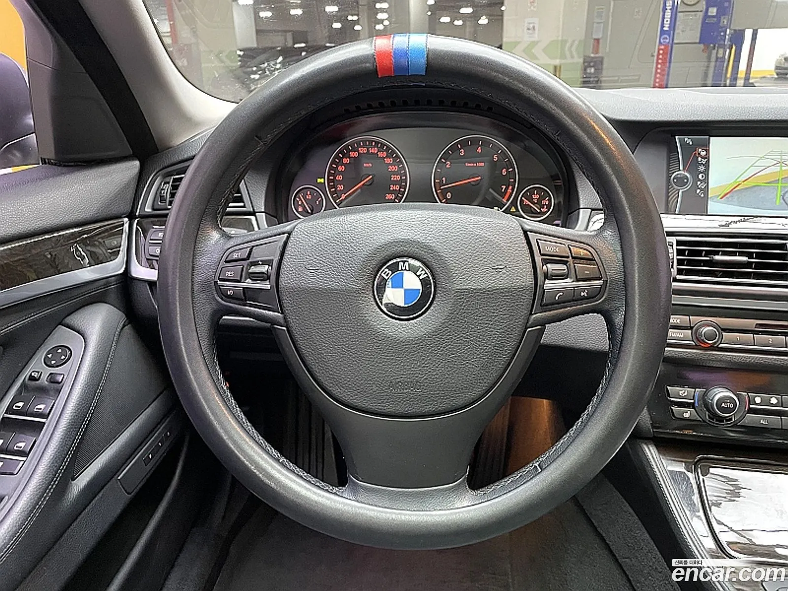 BMW 5 Series 2010 — 14