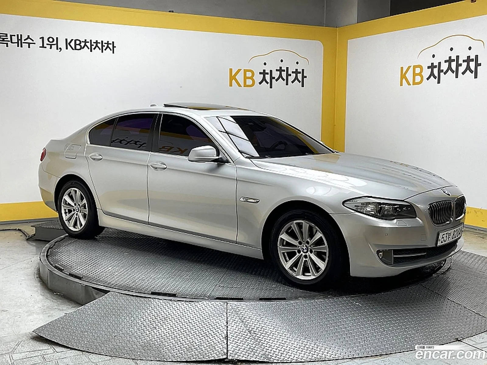 BMW 5 Series 2010 — 18