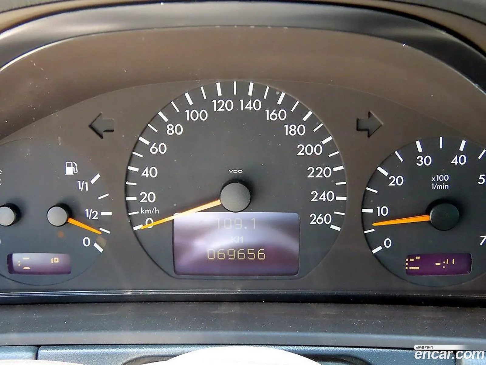 Mercedes-Benz E-Class W210 2001 — 2