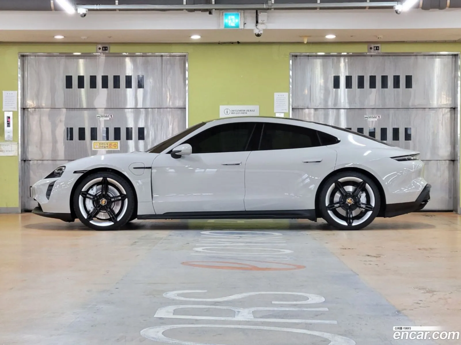 Porsche Taycan 2022 — 16