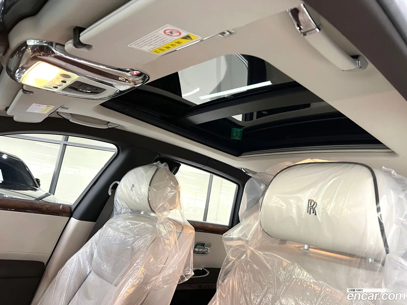 Rolls-Royce Ghost 2019 — 17