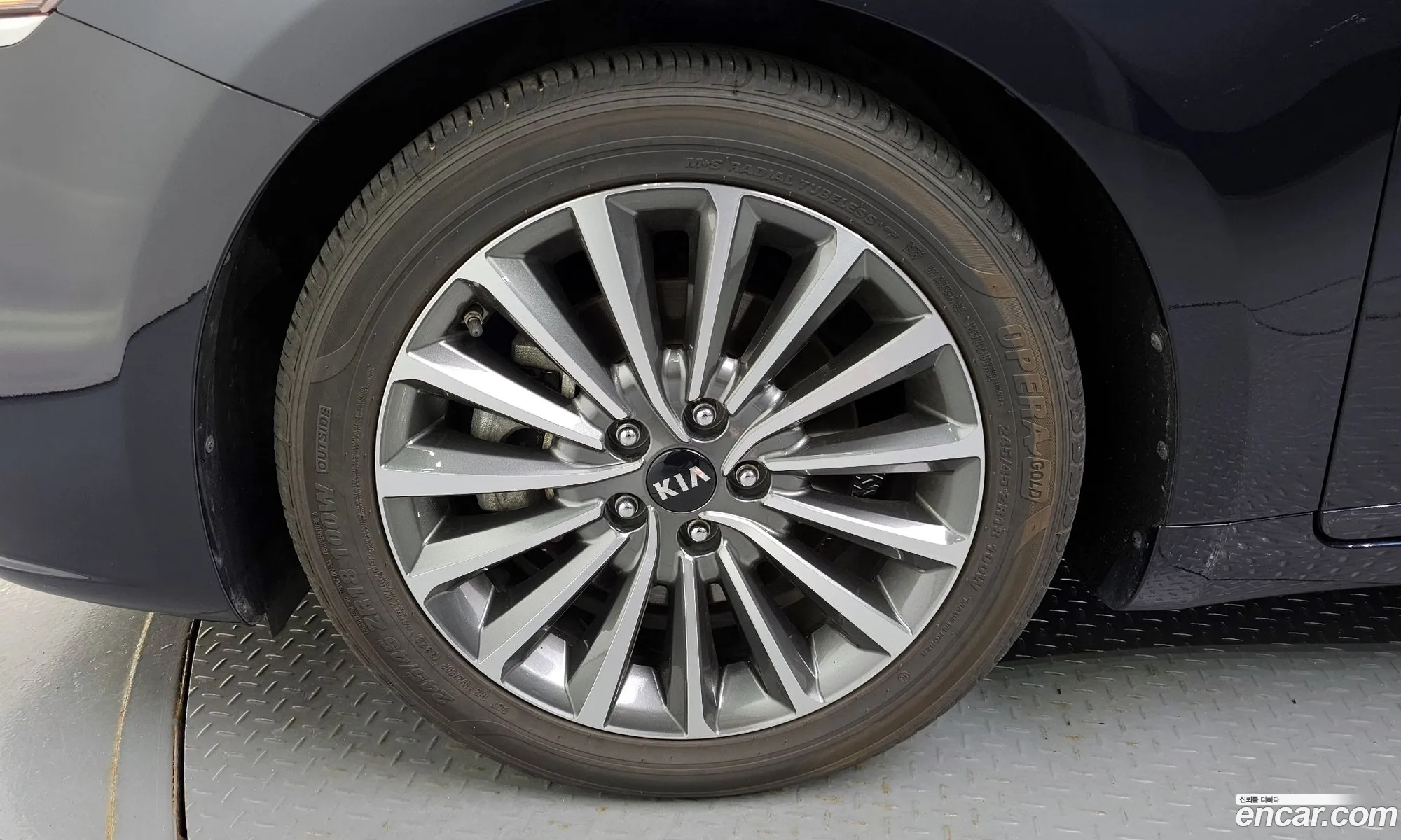 Kia K7 2018 — 17