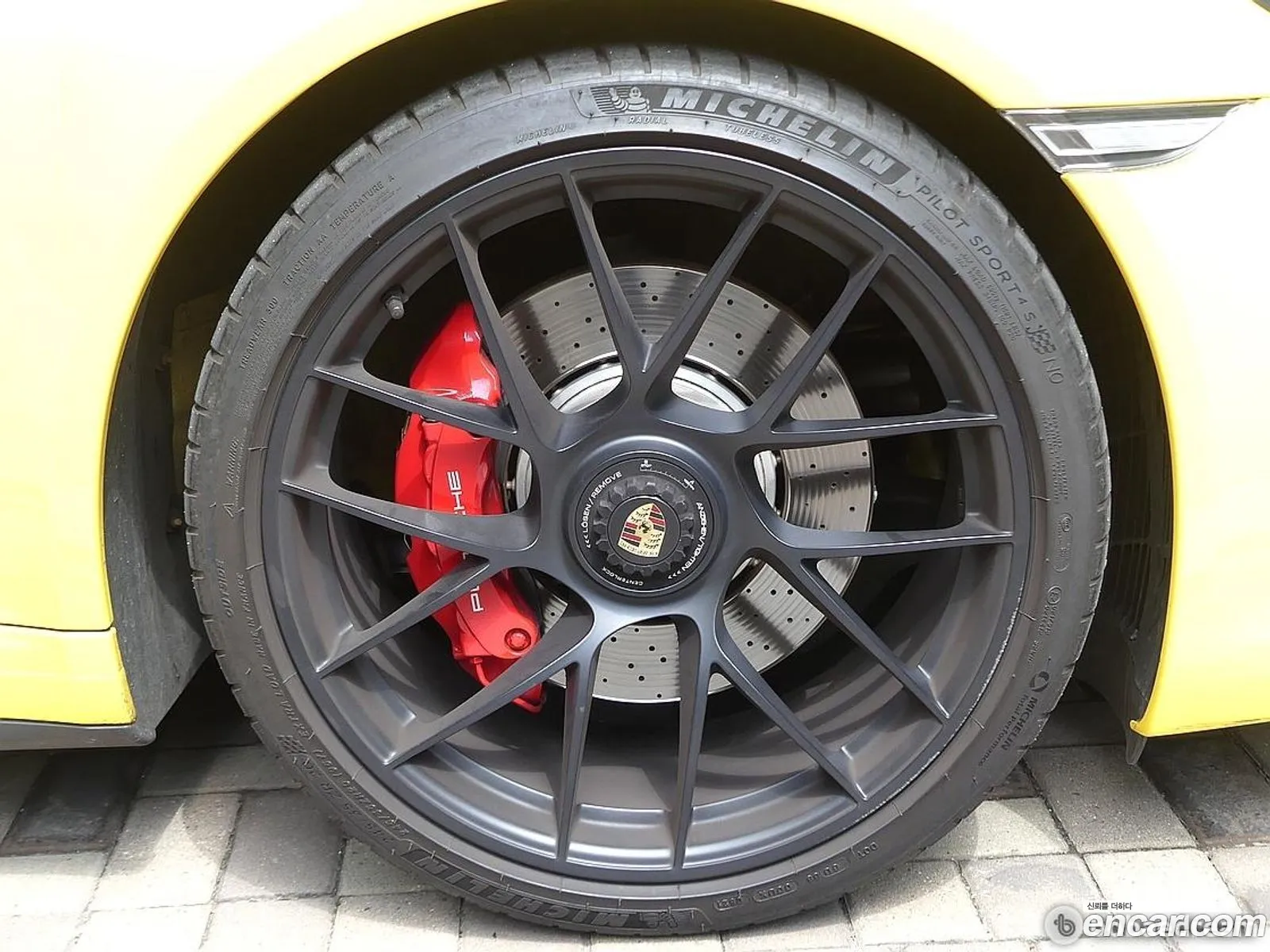 Porsche 911 2018 — 17