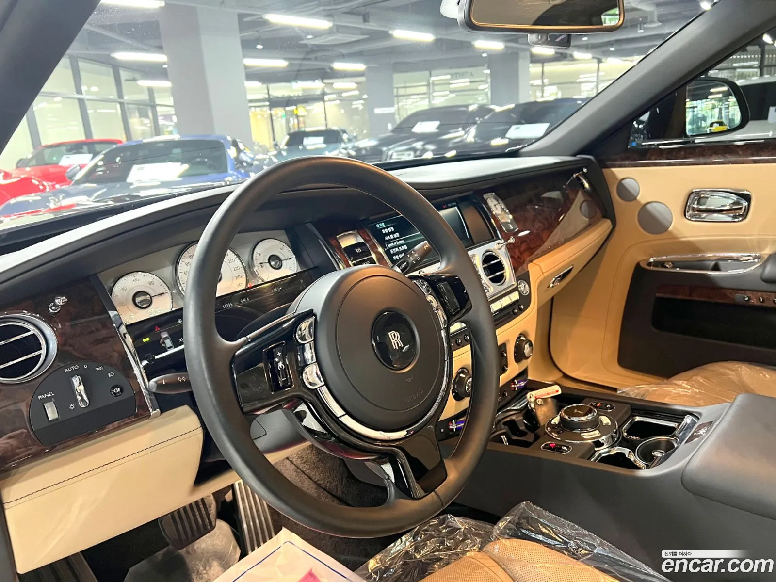 Rolls-Royce Ghost 2018 — 17