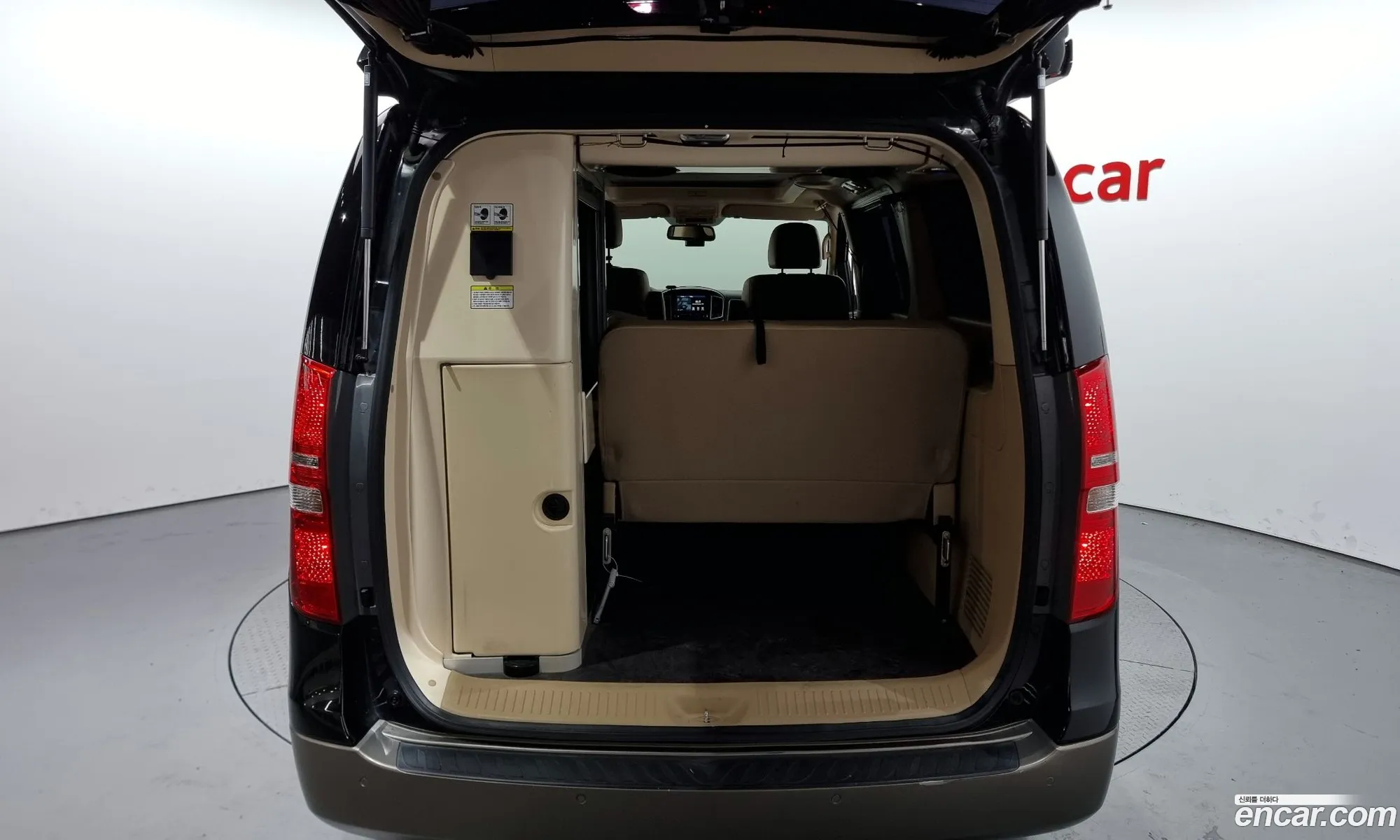 Hyundai Grand Starex 2018 — 17