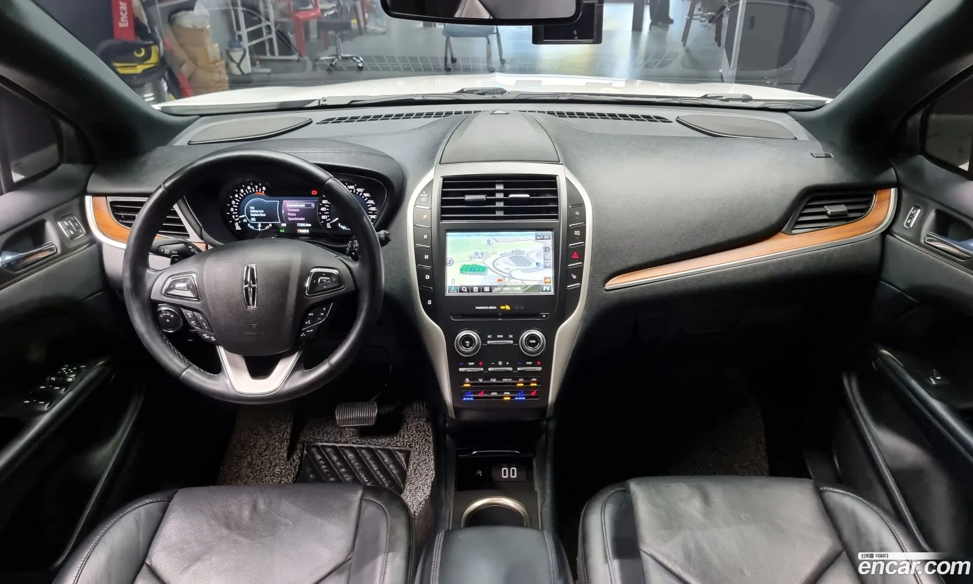 Lincoln MKC 2018 5LMCJ3D91KUL07234 — 5