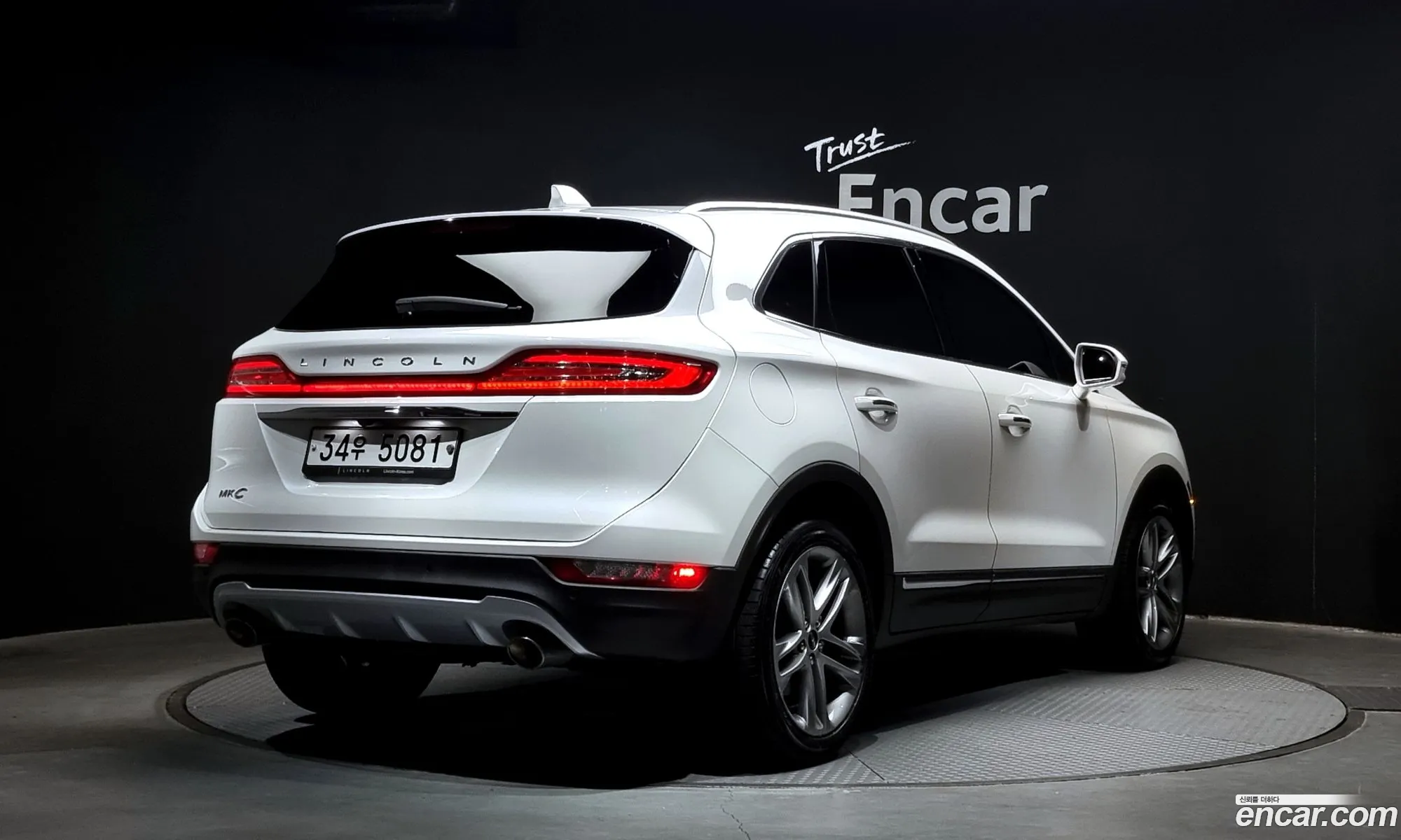 Lincoln MKC 2018 5LMCJ3D91KUL07234 — 15
