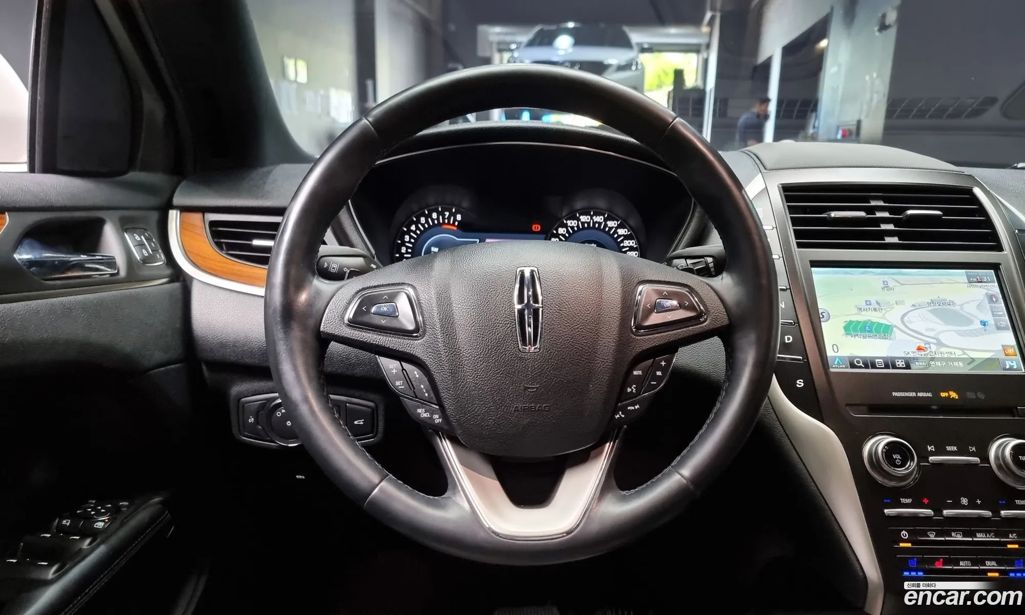 Lincoln MKC 2018 5LMCJ3D91KUL07234 — 8