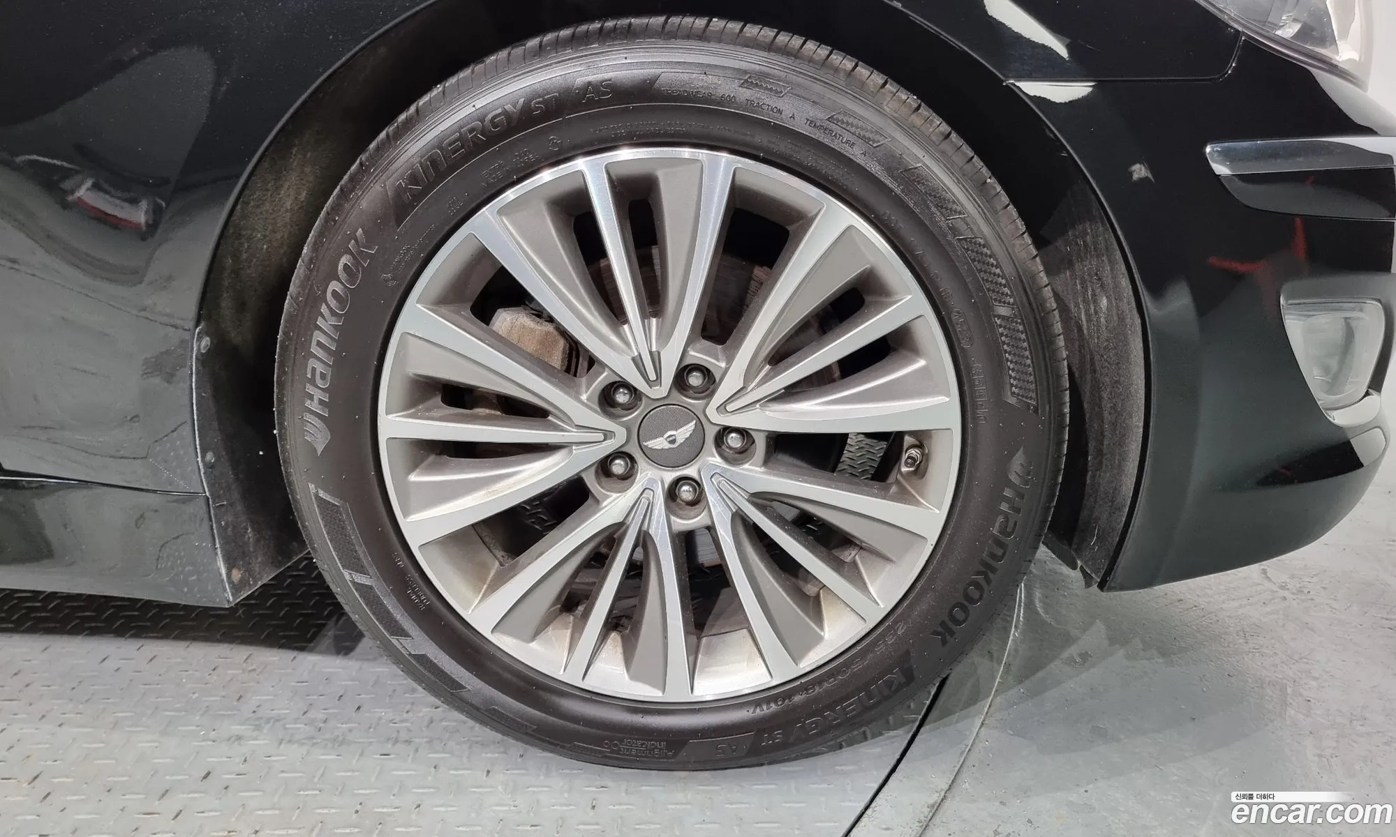 Hyundai Genesis 2013 — 14