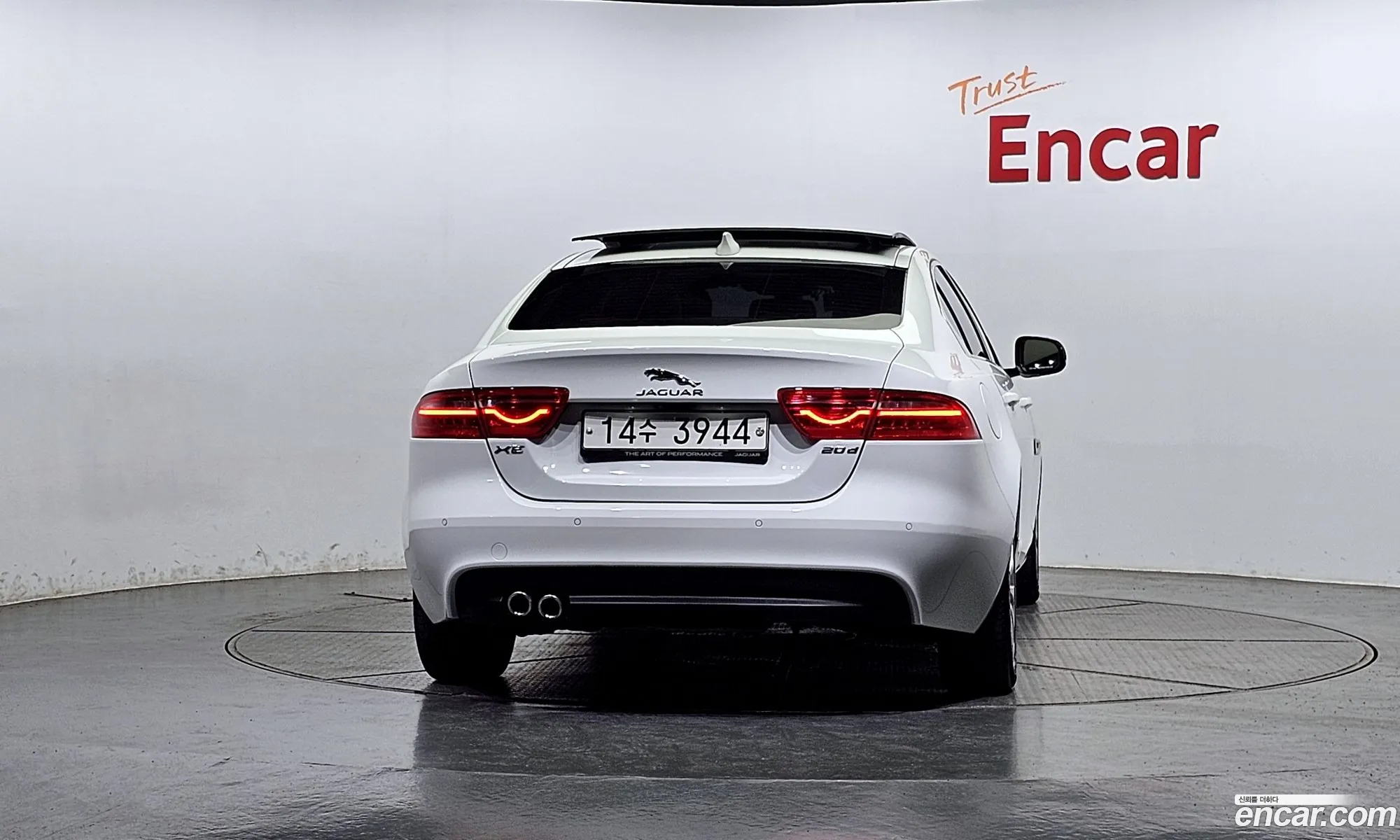 Jaguar XE 2017 SAJAB4BN5HA944690 — 2