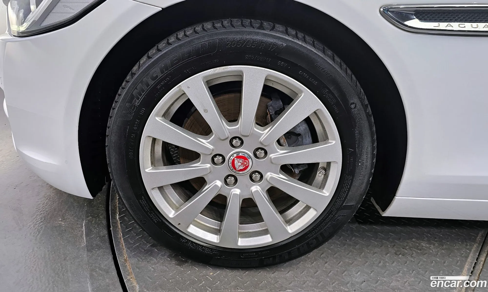 Jaguar XE 2017 SAJAB4BN5HA944690 — 7