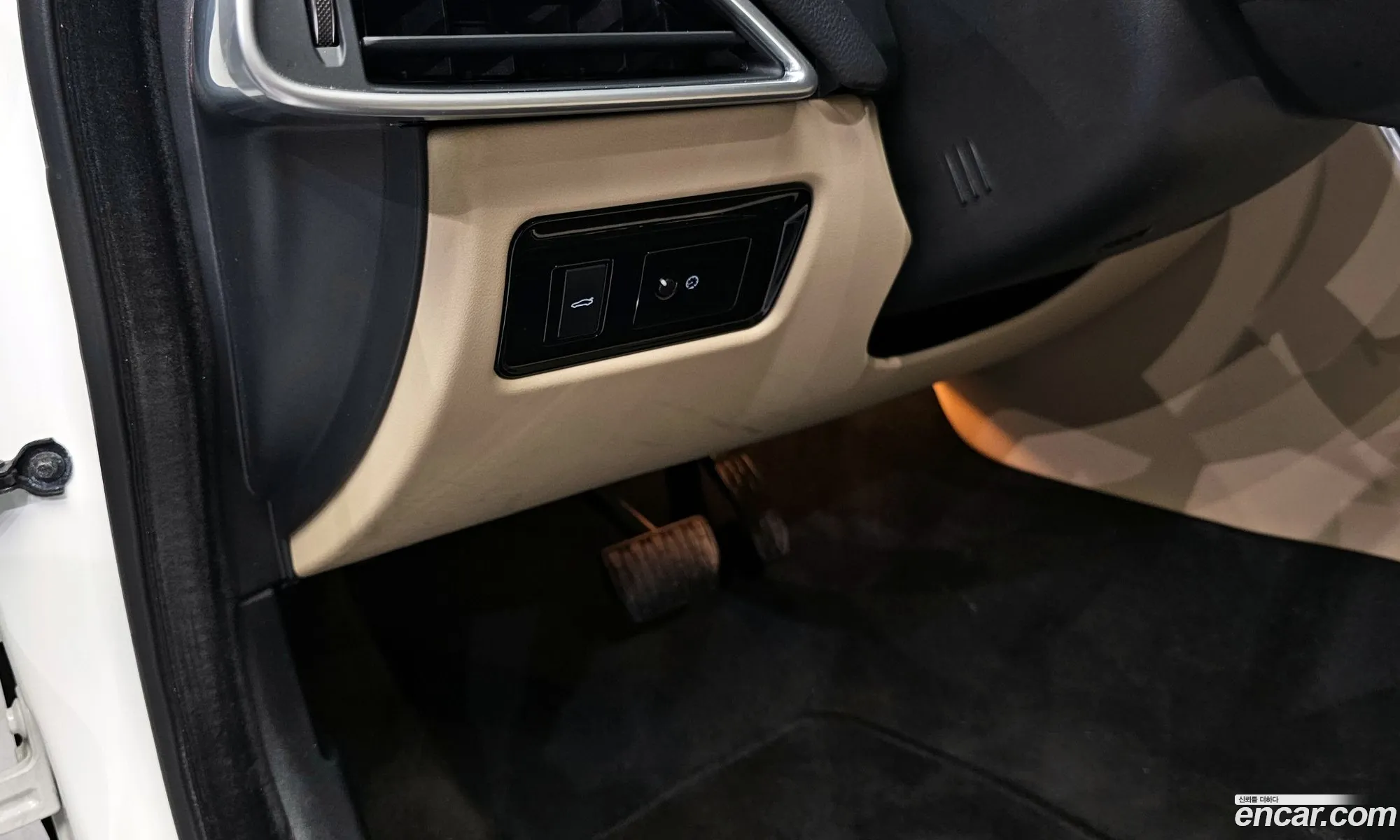 Jaguar XE 2017 SAJAB4BN5HA944690 — 12