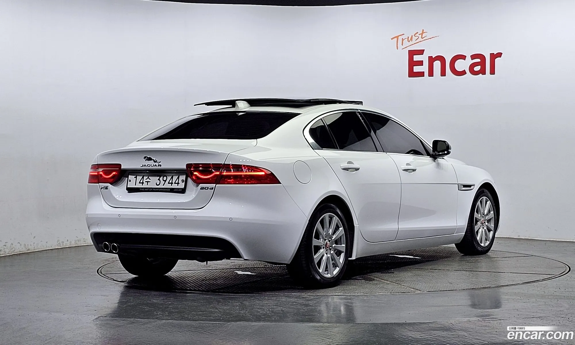 Jaguar XE 2017 SAJAB4BN5HA944690 — 17