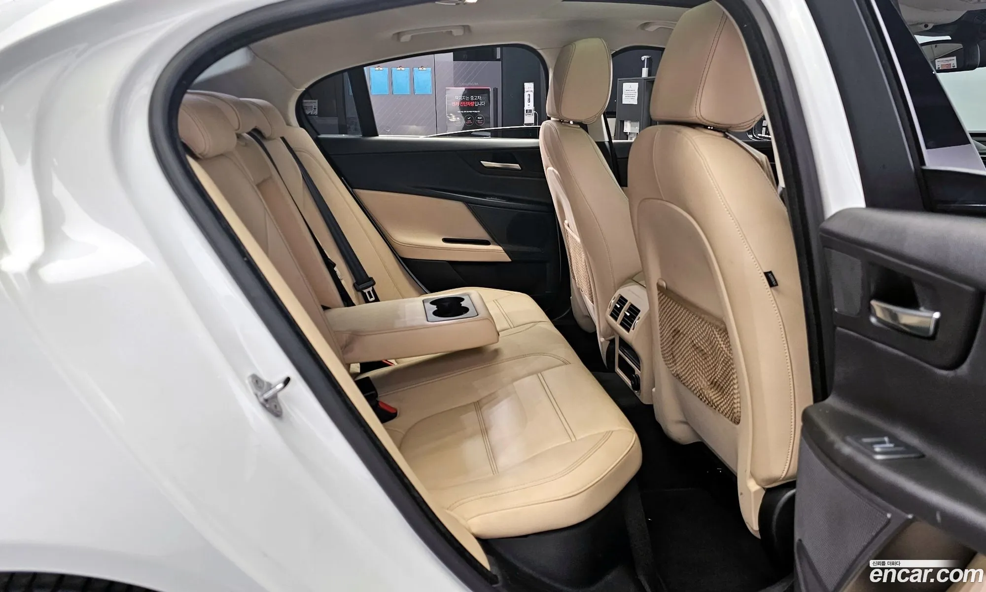Jaguar XE 2017 SAJAB4BN5HA944690 — 14
