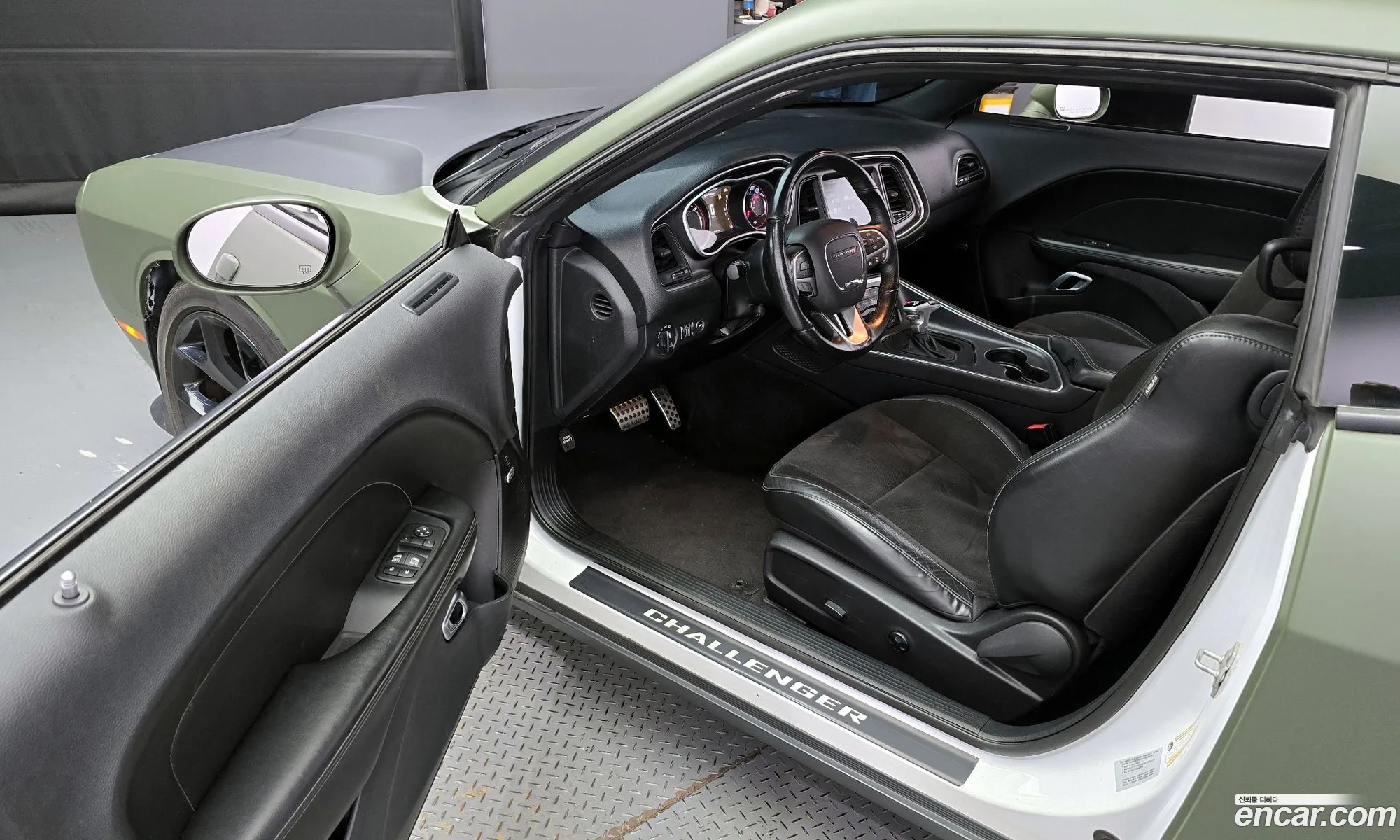 Dodge Challenger 2016 2C3CDZFJ9GH184774 — 9