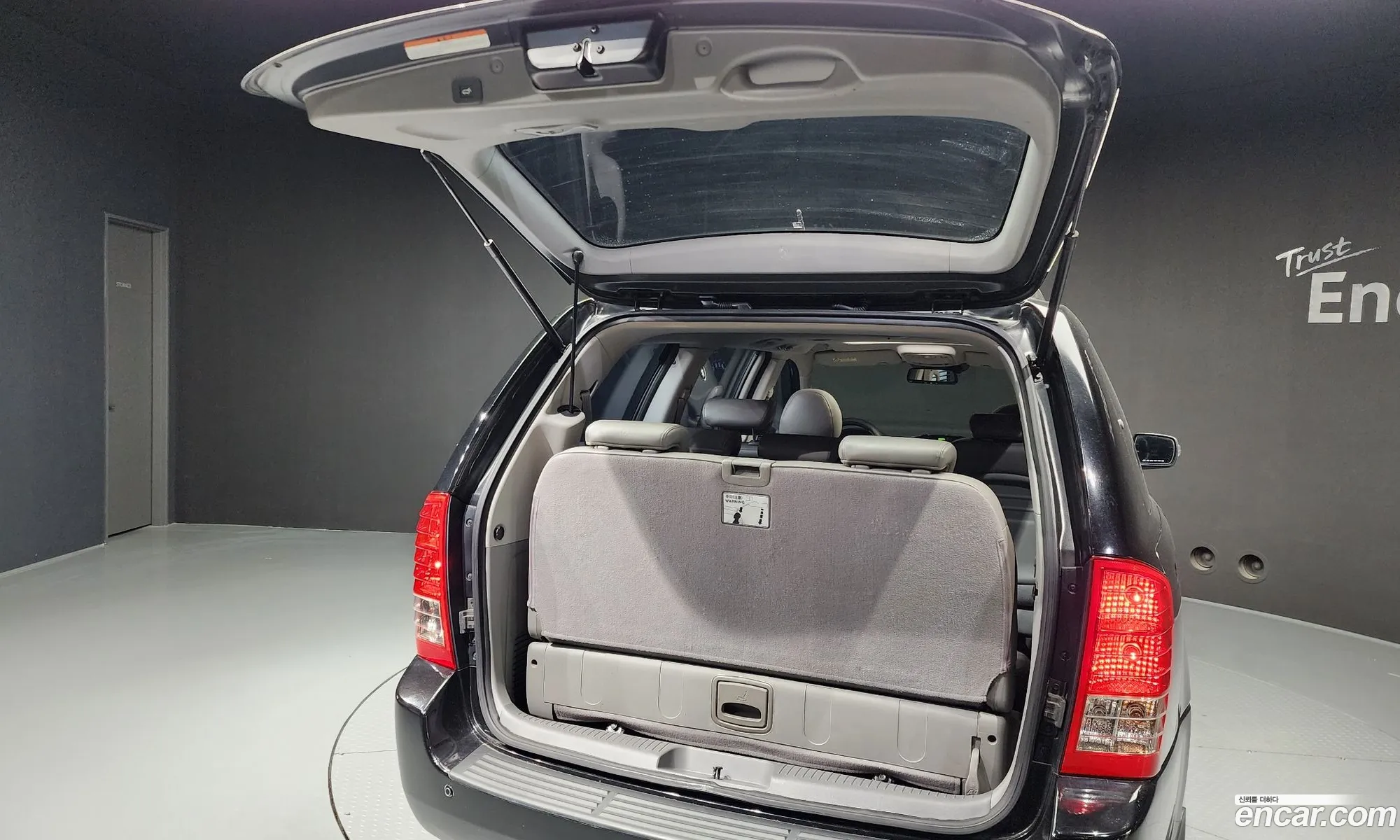 Kia Carnival R 2013 — 16