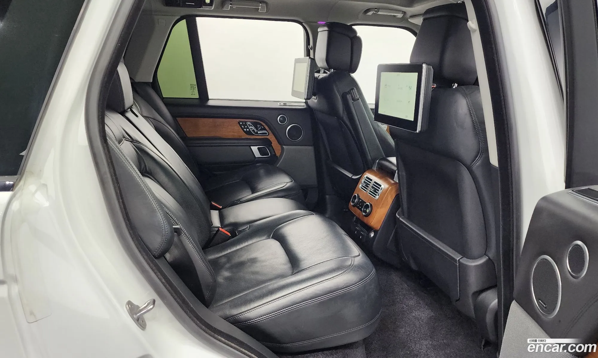 Land Rover Range Rover 2020 — 17
